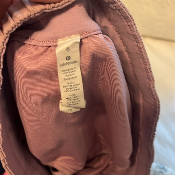 Lululemon tracker shorts 4” - Picture 3 of 3